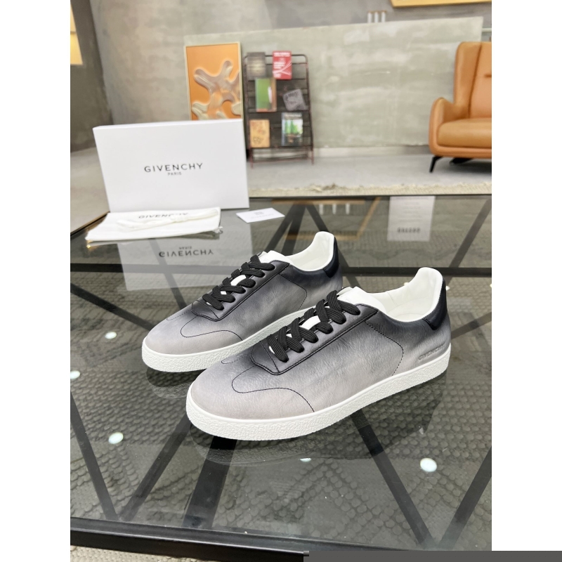G*u*i casual shoes